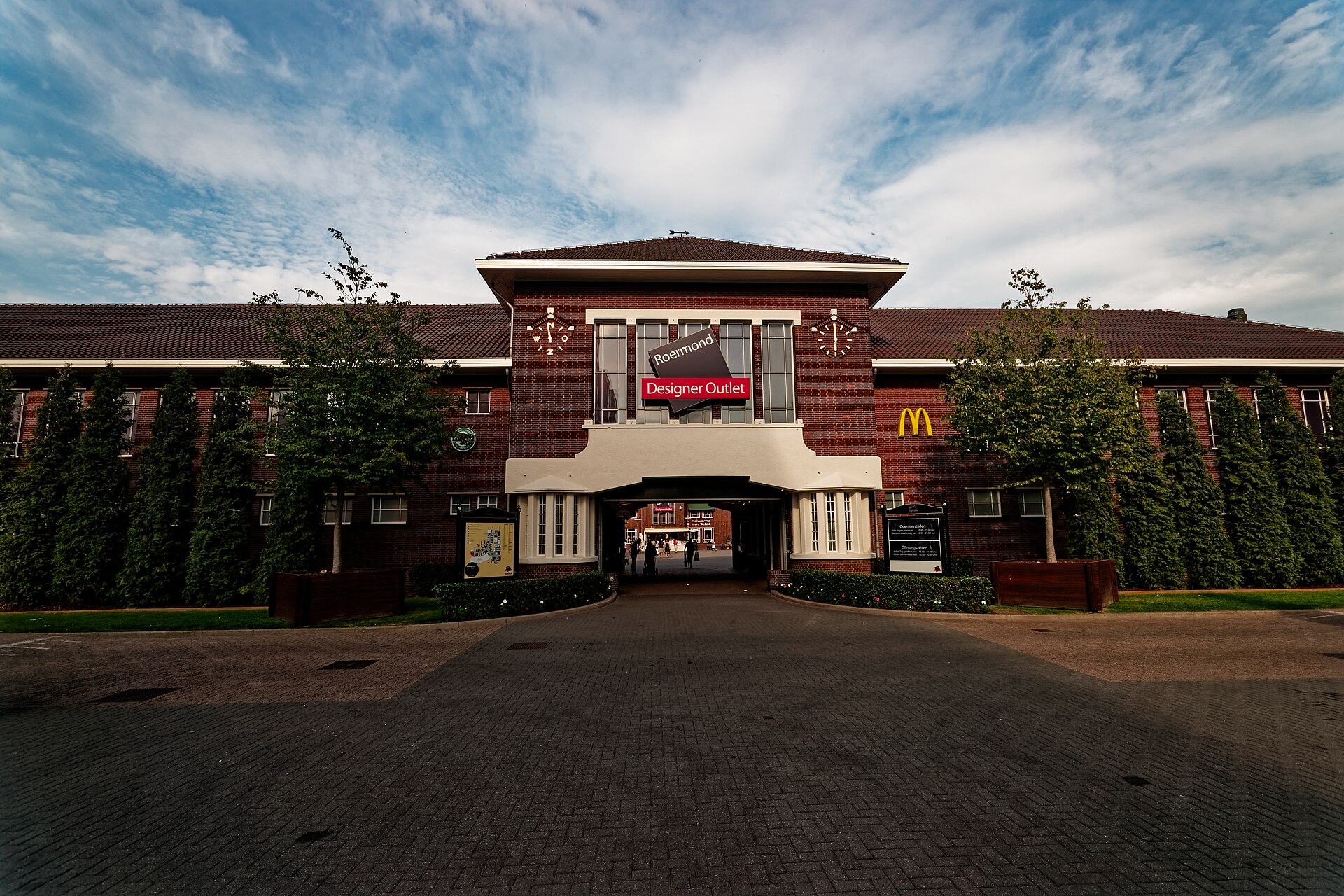 Designer Outlet Roermond shopping street